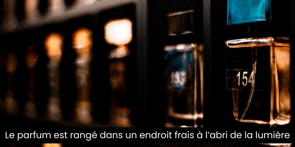 Rangement parfum dans un placard frais et fermé, protégé de la lumière et de l'humidité
